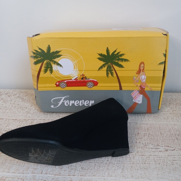 Forever black wedge heel. Size 8.5 - Picture 2 of 3